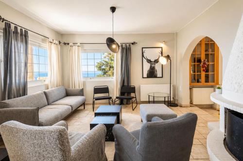Voula Sea View Home with Jacuzzi Newly Refreshed 2026, Atény