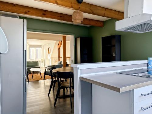 Spacious Luxury Stay in Saint-Gilles Near Ixelles Fast Transport – khách sạn tại Forest / Vorst