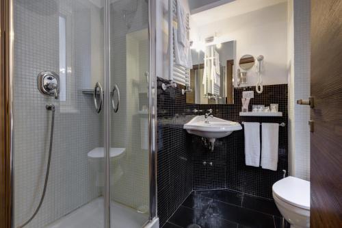 Little Rhome Suites - image 11