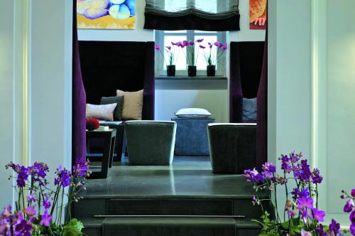 Előcsarnok, Albergo Palazzo Decumani near Pio Monte della Misericordia