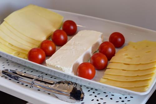 Little Rhome Suites - image 3