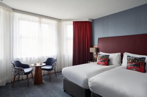 room detail thumbnail 1