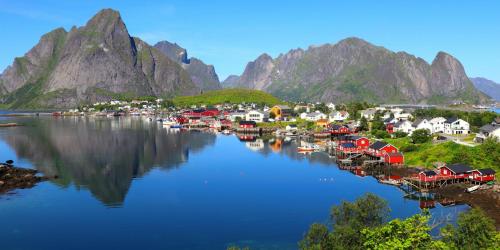 Lofoten Cruise & Hotel in Svolvaer