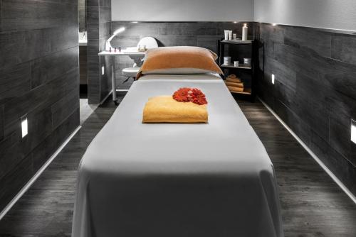 A Hotelcom Elba Lanzarote Royal Village Resort Hotel