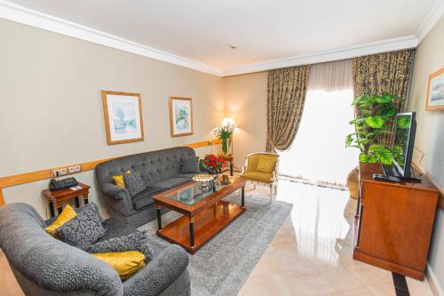 Golden Carthage Hotel & Residence Tunis - Tap to explore photos