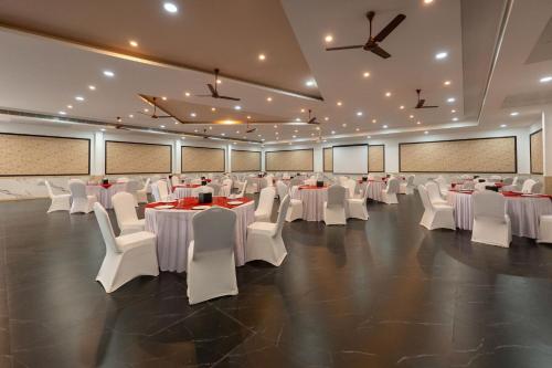 Banketu zāle, Fortune Plaza Hotel in Varamballi