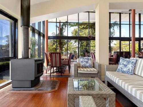 Pub/Lounge, New Terry Hotel and Golf Resort in Wirrina Cove