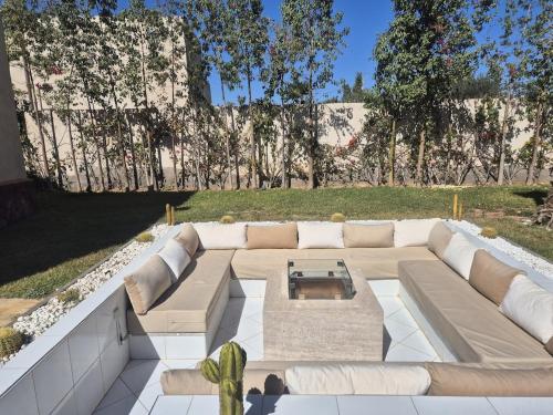 Sublime Villa Piscine & Jacuzzi in Oulad Snaguia