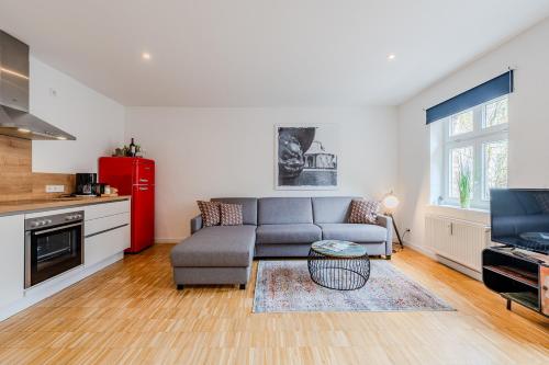 1 queen bed, 1 sofa bed