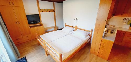 Apartments and Rooms Milena 5