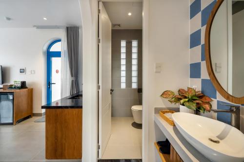 room detail thumbnail 2