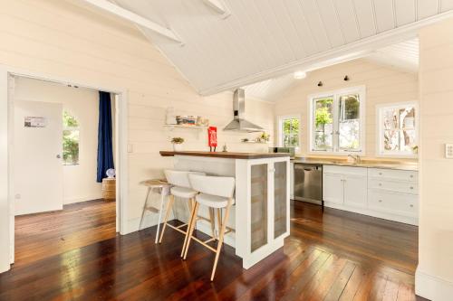 Bondi Family Retreat with Stunning Skyline Views in Dover Heights