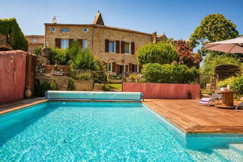 Domaine du Prieuré avec Piscine Ancien Couvent & Presbytère gîte à louer Grèzes-Herminis