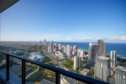Luxury High Rise Stay with Panoramic GC Views