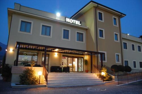 Giga Hotel - 출입구