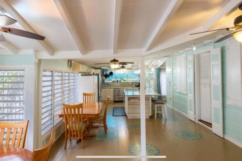 Downtown Oceanview 3BDR, Parking, WiFi Sunset View in Frederiksted
