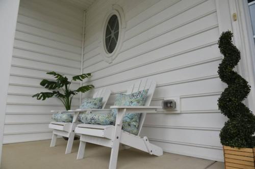 Spacious 5BR w/parking near DC Sleeps 12 in Saint Charles (MD)