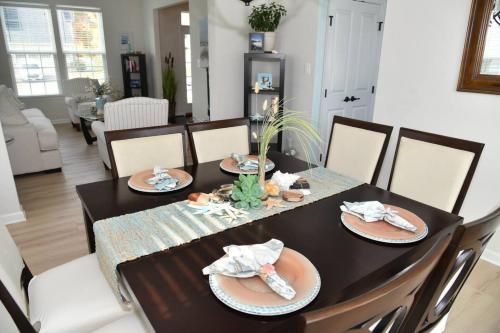 Spacious 5BR w/parking near DC Sleeps 12 in Saint Charles (MD)
