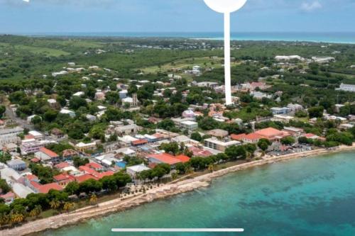 NewReno, AC, 2 blocks to Beach, Dive, Eat, Drink in Frederiksted
