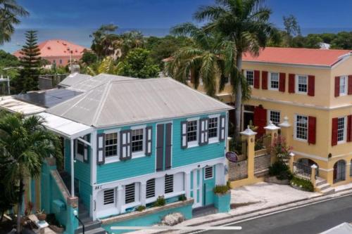 NewReno, AC, 2 blocks to Beach, Dive, Eat, Drink in Frederiksted