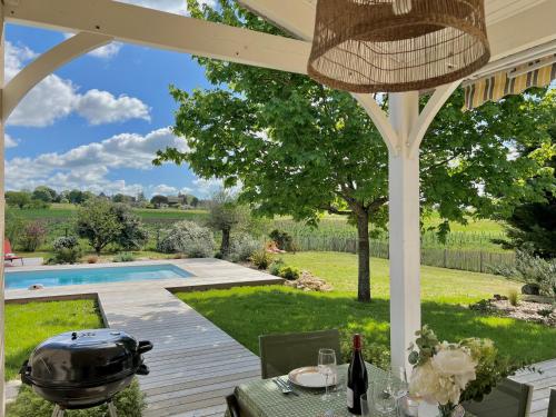 Charmante maison avec piscine au cœur des vignes in Saint-Philippe-d'Aiguille