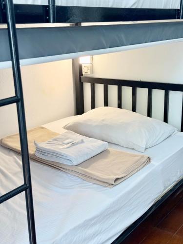BED at 18 Asoke - image 11