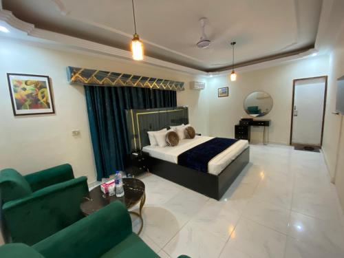 Lotus Residency DHA Guest House in קאראצ'י