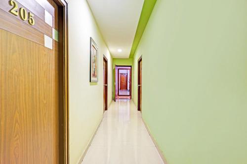 Lobby, Super Townhouse Seethammadhara Junction Formerly Vijaya Residency in Balayya Sastri Layout