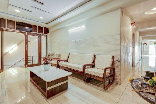 Vestabils, Super Hotel O Eluru Railway Station Formerly Sree Nitya Residency in Eluru