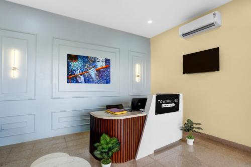 Előcsarnok, Super Townhouse Puri Bypass Crossway Formerly Hotel Pratee Heights in Bhubaneswar