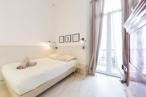 Chic and modern 65 m2 apartment-Cannes city center-1 bedroom 1 mezzanine - image 2