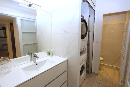 Chic and modern 65 m2 apartment-Cannes city center-1 bedroom 1 mezzanine - image 5