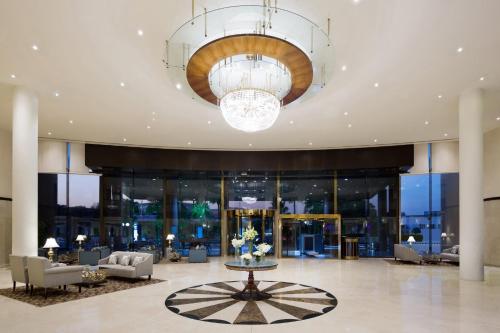 مطعم, فندق كراون بلازا قصر الرياض (Crowne Plaza Riyadh Palace By IHG) in الملز