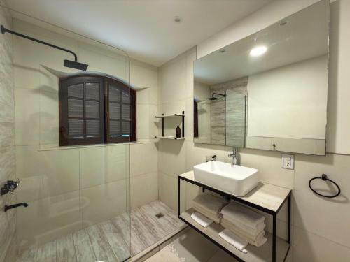 Bathroom, Hueso cue 105 in Paso De La Patria