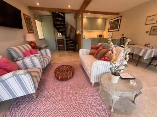 Idyllic secluded hideaway with countryside views on the edge of the Cotswolds in Hailey