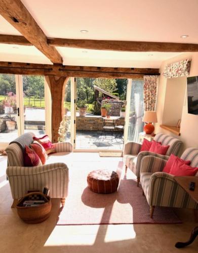 Idyllic secluded hideaway with countryside views on the edge of the Cotswolds in Hailey