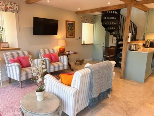 Idyllic secluded hideaway with countryside views on the edge of the Cotswolds in Hailey