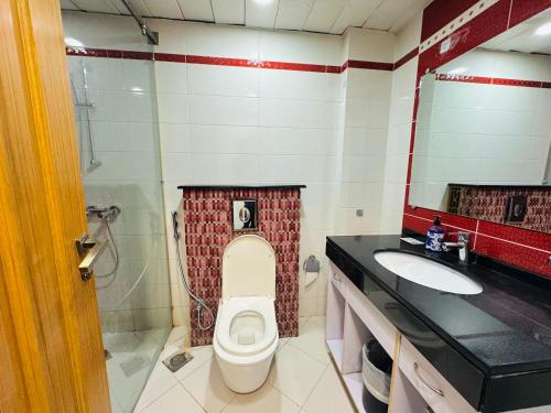 Dušš, Centaurus Islamabad 3BR Luxury Apartment in Islamabad pealinn