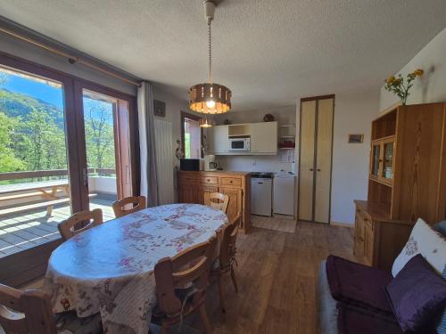 Appartement 6 personnes avec terrasse – khách sạn tại Le Mollard