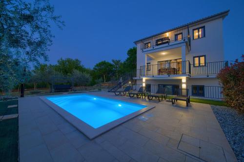 Holiday home Elena with pool – khách sạn tại Poljica