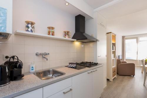 Welcome in - Kurhaus appartement 5 - met terras en 50m van het strand in Zoutelande