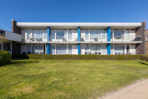 Welcome in - Kurhaus appartement 5 - met terras en 50m van het strand in Zoutelande