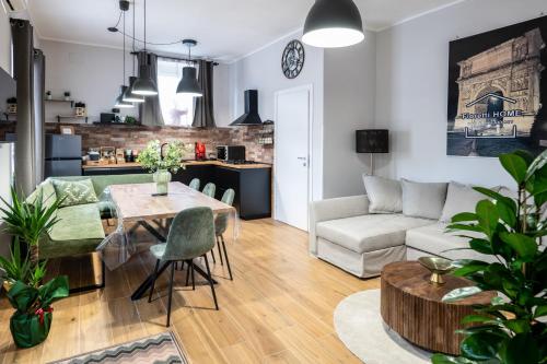 Istaba viesiem, Fioretti Home in Calvi