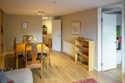 Bright Spacious 2 Bedroom Flat in Stockbridge - image 11