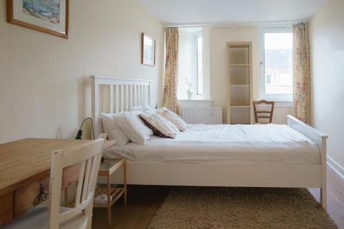 Bright Spacious 2 Bedroom Flat in Stockbridge - image 9