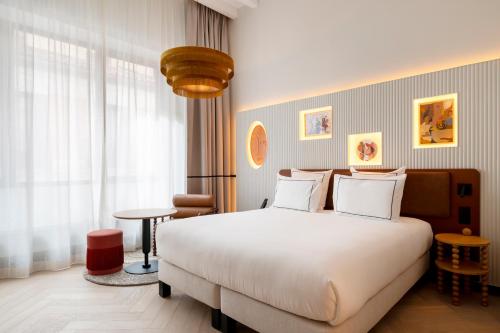 room detail thumbnail 1