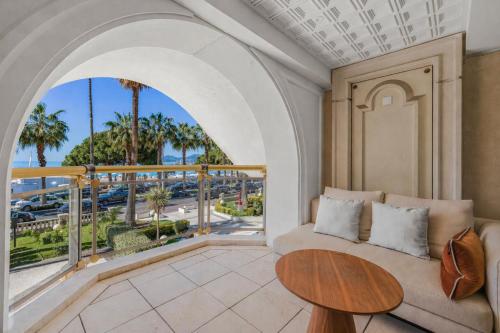 Ref 2058 Cannes Croisette Appartement luxe 2 chambres avec piscine à louer
