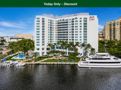 Ventur Gallery One Waterfront Heated Pool in Fort Lauderdale, USA