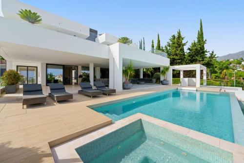 Luxurious 6-Bedroom House with Pool in San Sebastin gîte à louer Igeldo