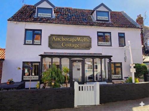 AnchorageWells King Room-Only or the Entire Cottage for 8 with 4 King Ensuite Rooms chambre d'hôte Bob Halls Sand